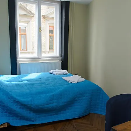 Stylish City Center Apartments *