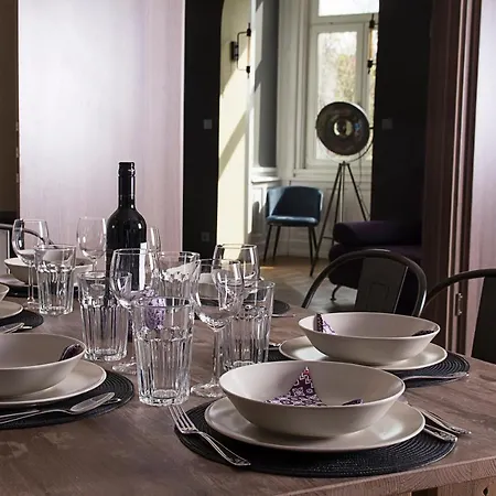 Stylish City Center Apartments *