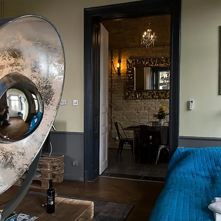 Stylish City Center Apartments *